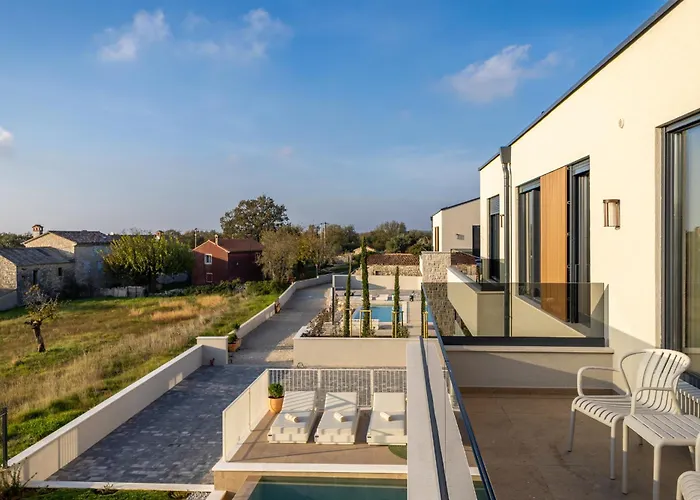 Villa Sella Marron Selina