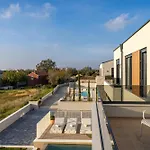 Villa Sella Marron Selina