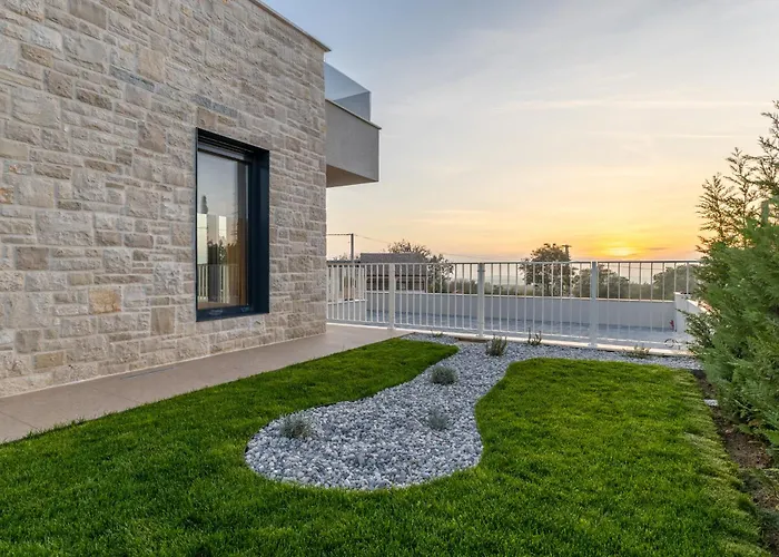 Sella Marron Villa Selina