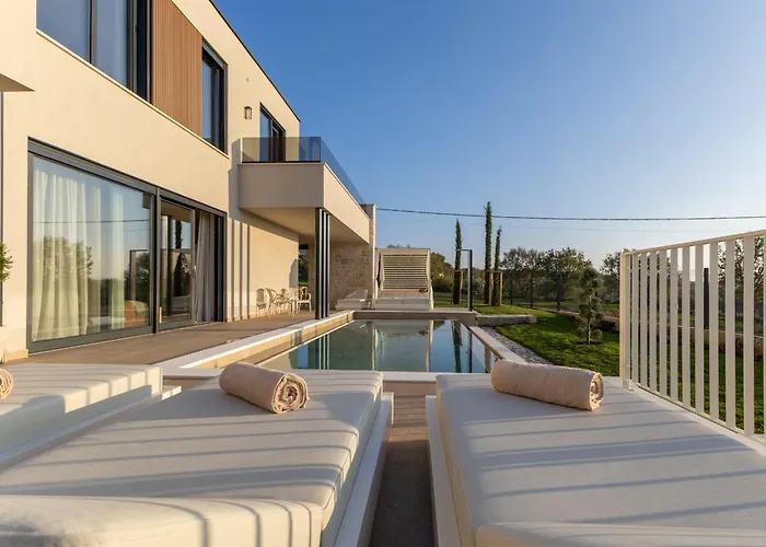 Sella Marron Villa Selina